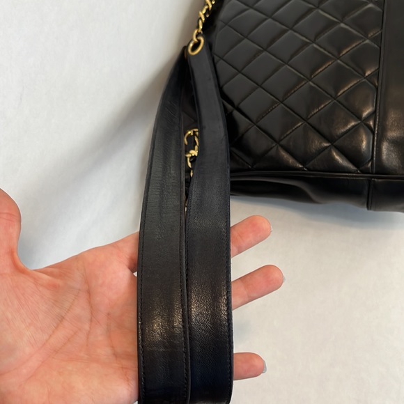 SOLD! Chanel Quilted Lambskin CC Tote - Picture 3 of 16
